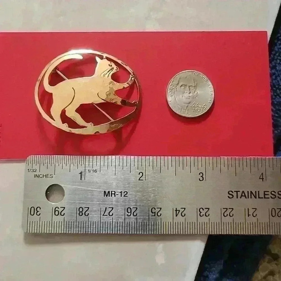 Wild bryde cat feline kitten pin brooch pin Gold Plated Lightweight Cat Pin - Picture 16 of 16